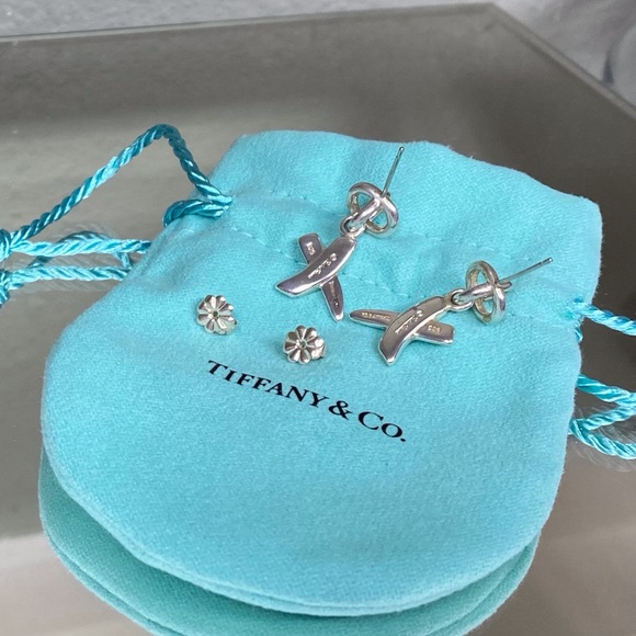 Tiffany & Co. RARE Paloma Picasso Silver Kiss X Graffiti Dangle Earrings - Picture 8 of 13